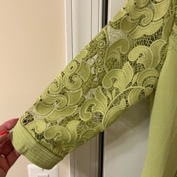Elegant Green Blazer with Floral Lace Overlay - Picture 6 of 6
